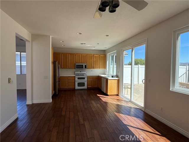 Detail Gallery Image 10 of 22 For 26506 Isabella, Canyon Country,  CA 91351 - 3 Beds | 3 Baths