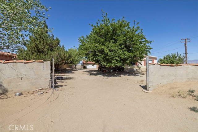 15374 Gaskell Road, Rosamond CA: https://media.crmls.org/medias/972b1bab-c62b-44b2-a464-54d930b61e5b.jpg
