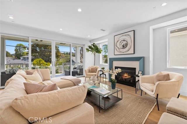 3002 Laurel Avenue, Manhattan Beach, California 90266, 5 Bedrooms Bedrooms, ,5 BathroomsBathrooms,Residential,Sold,Laurel,SB22092750