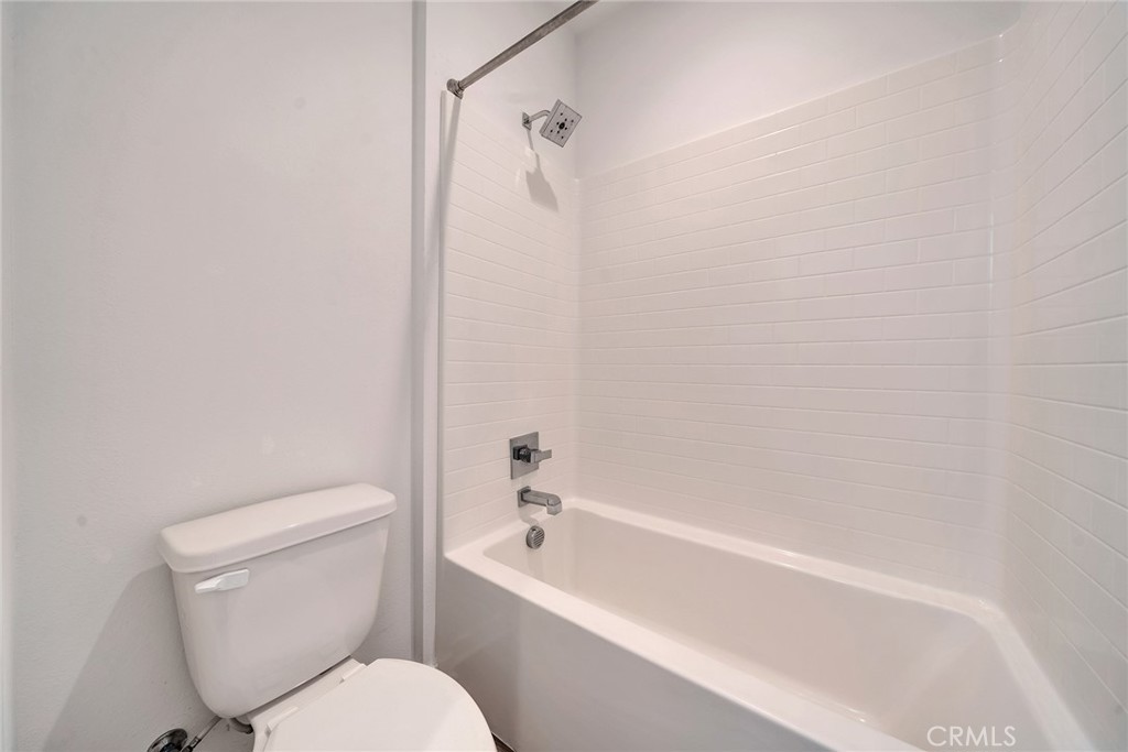 https://media.crmls.org/medias/972ce882-c064-4994-810b-4993028c8343.jpg?preset=X-Large