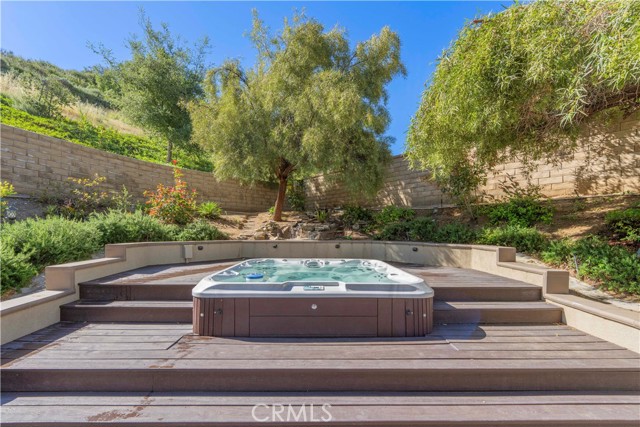 Detail Gallery Image 10 of 42 For 19890 Holly Drive, Saugus,  CA 91350 - 3 Beds | 3 Baths