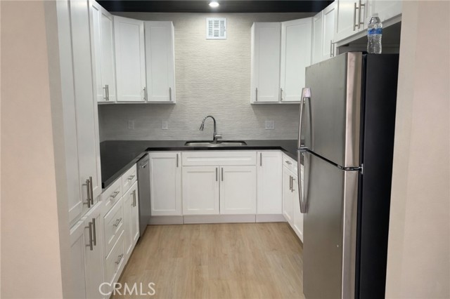 Detail Gallery Image 2 of 9 For 975 E Avenue B, Blythe,  CA 92225 - 5 Beds | 3 Baths