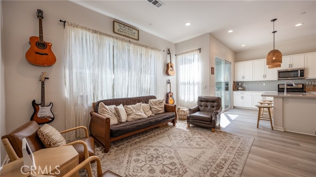 Detail Gallery Image 5 of 49 For 4173 Horvath St #105,  Corona,  CA 92883 - 3 Beds | 2/1 Baths