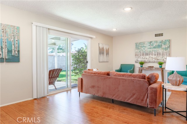 Detail Gallery Image 5 of 50 For 3318 W Borchard, Santa Ana,  CA 92704 - 4 Beds | 2 Baths