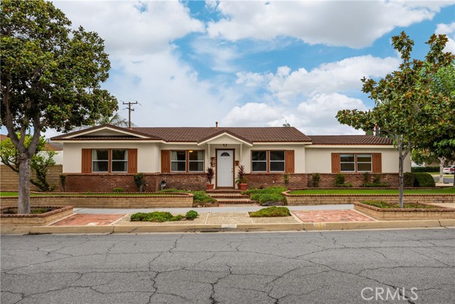 2705 E Orange Grove, Orange CA: https://media.crmls.org/medias/97319832-b35d-48bb-a5c2-9ba5537d358d.jpg