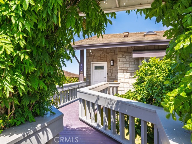 Detail Gallery Image 2 of 18 For 724 Loma Vista St, El Segundo,  CA 90245 - 4 Beds | 3 Baths