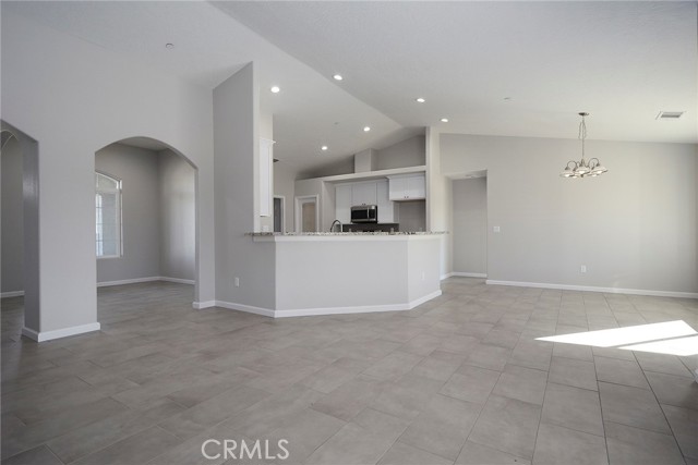 Detail Gallery Image 5 of 30 For 17796 Valencia St, Hesperia,  CA 92345 - 4 Beds | 2/1 Baths