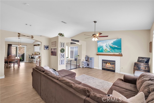 Detail Gallery Image 4 of 19 For 998 Sycamore Ct, Banning,  CA 92220 - 4 Beds | 2 Baths