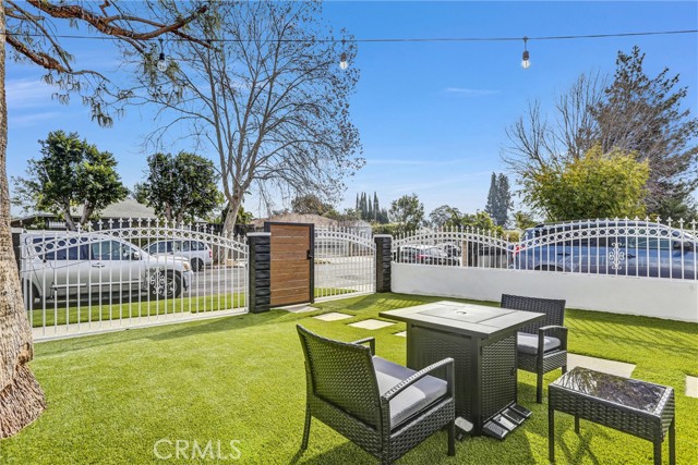 7443 Oakdale Avenue, Winnetka CA: https://media.crmls.org/medias/9732e026-191c-4cc9-9ea9-2bada066eb8c.jpg