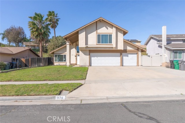 Detail Gallery Image 3 of 47 For 974 Nottingham, Corona,  CA 92880 - 4 Beds | 2/1 Baths