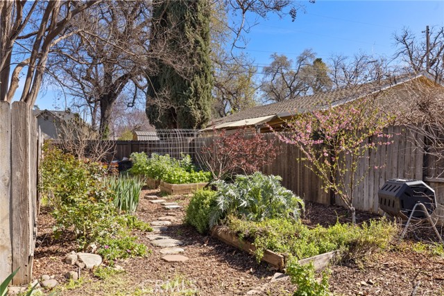 Detail Gallery Image 38 of 41 For 1440 Laburnum Ave, Chico,  CA 95926 - 5 Beds | 2 Baths