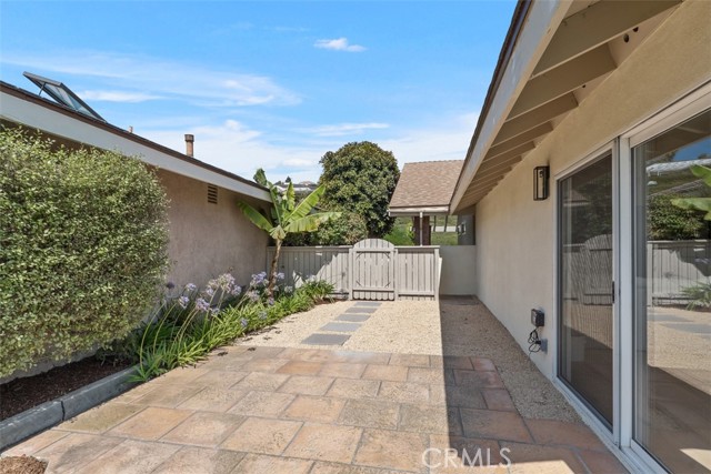317 Calle Familia, San Clemente CA: https://media.crmls.org/medias/97364a52-f4a0-4e20-b59e-a48f94621cf1.jpg