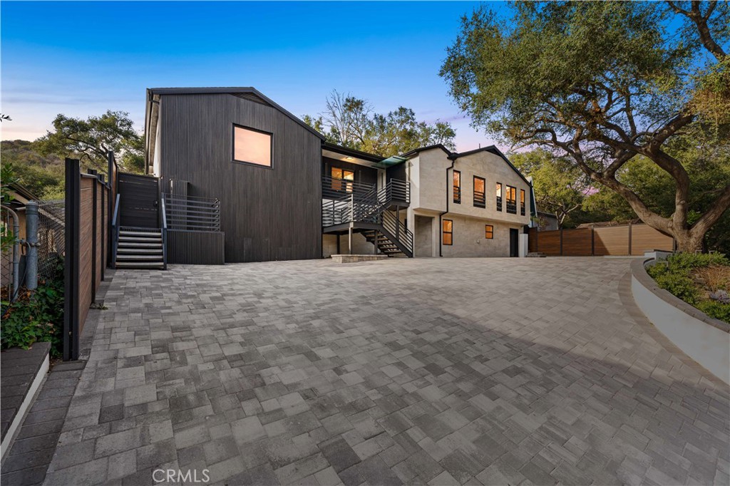 2911 E Chevy Chase Drive