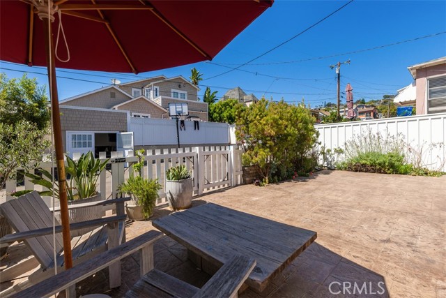 Detail Gallery Image 2 of 23 For 533 Lombardy Lane, Laguna Beach,  CA 92651 - 2 Beds | 1 Baths