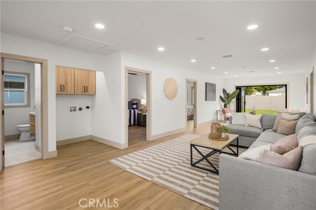 5161 E 27th Street, Long Beach CA: https://media.crmls.org/medias/9738f0de-4dd1-47ba-a2f5-c18af03d836a.jpg