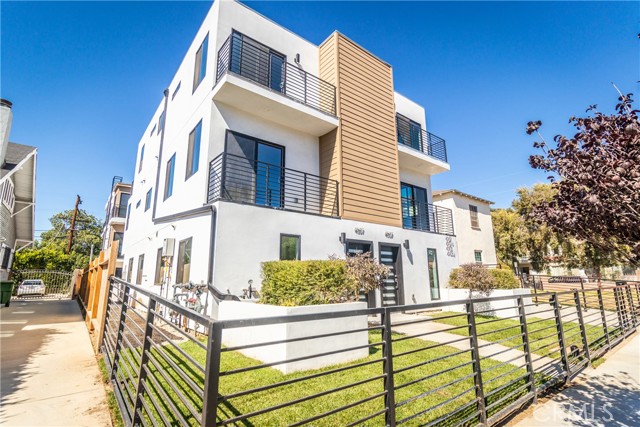 Detail Gallery Image 22 of 22 For 4507 W 18th St Dr #1,  Los Angeles,  CA 90019 - 4 Beds | 3 Baths