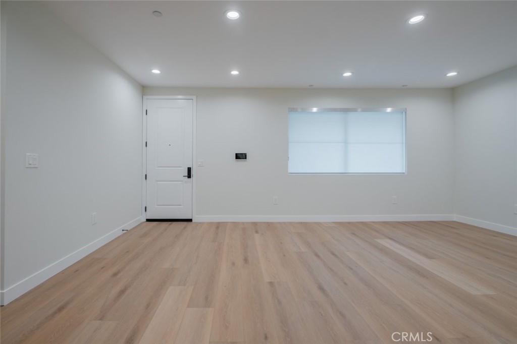 https://media.crmls.org/medias/973a9cee-c75c-4f3d-86f8-9b95f9663414.jpg?preset=X-Large
