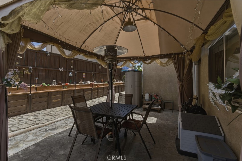 https://media.crmls.org/medias/973aa20b-f567-40dd-b443-695063875e5e.jpg?preset=X-Large