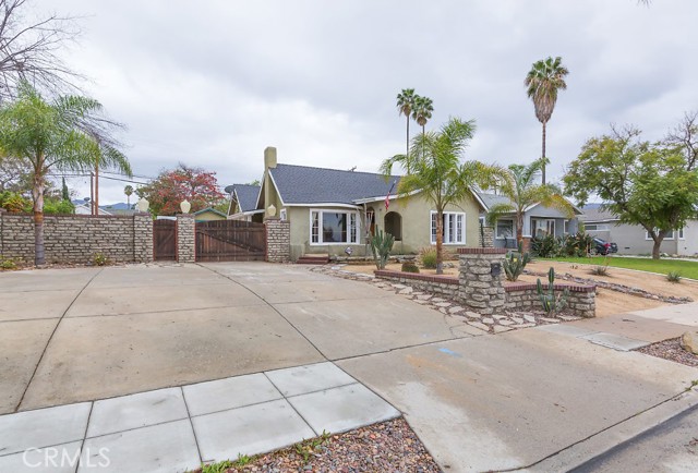 124 W Olive St, Corona, CA 92882