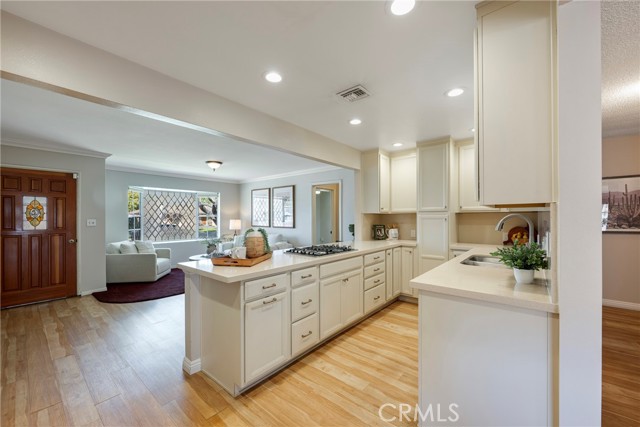 Detail Gallery Image 11 of 38 For 2404 W Ash Ave, Fullerton,  CA 92833 - 3 Beds | 2 Baths