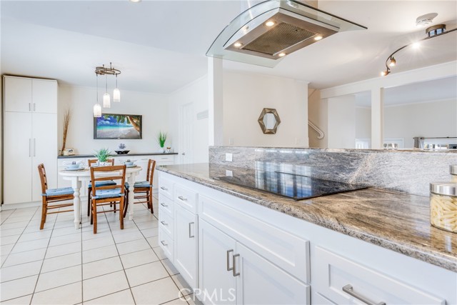 Kitchen opens up to both the formal dining area and breakfast area