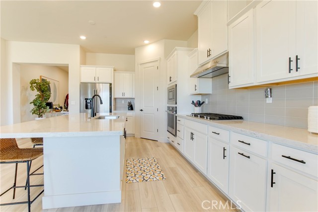 208 Luna Way, Hollister CA: https://media.crmls.org/medias/973d4527-0461-4f26-80ca-85601765b884.jpg