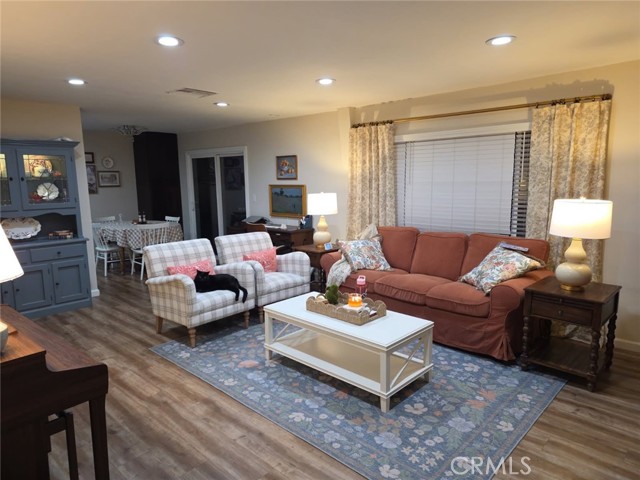 Detail Gallery Image 5 of 21 For 15500 Tustin Village #103,  Tustin,  CA 92780 - 2 Beds | 1/1 Baths