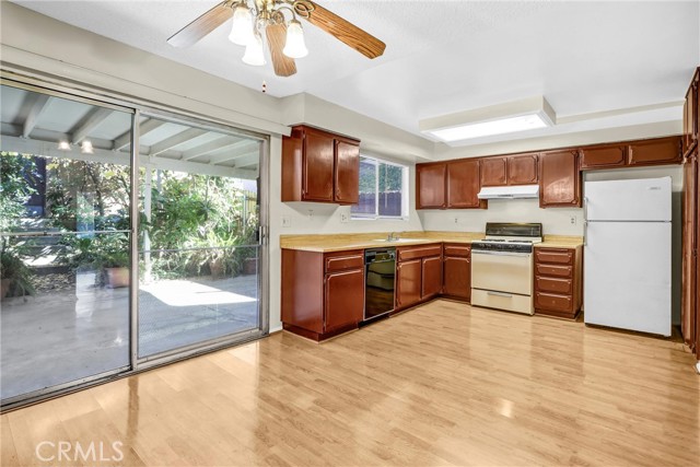 Detail Gallery Image 8 of 20 For 122 Tamarisk, Redlands,  CA 92373 - 3 Beds | 2/1 Baths