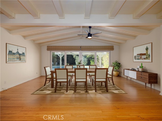 Detail Gallery Image 16 of 65 For 4539 Hayvenhurst, Encino,  CA 91436 - 3 Beds | 3 Baths