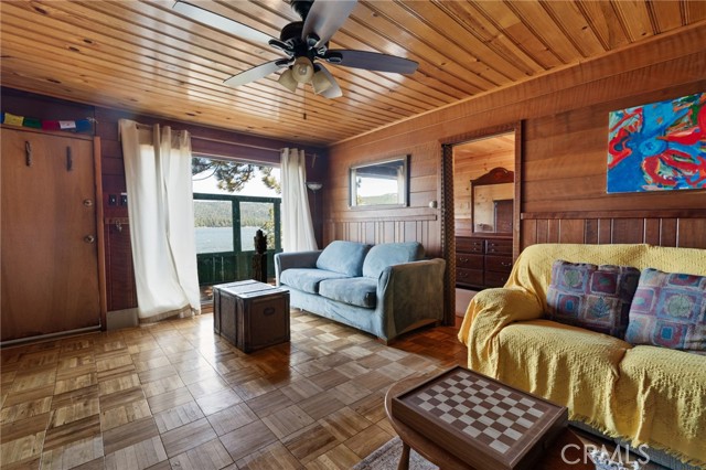 Detail Gallery Image 4 of 14 For 336 Big Bear Trail, Fawnskin,  CA 92333 - 1 Beds | 1 Baths