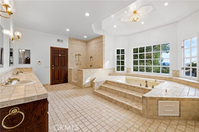 533 E Sierra Madre Avenue, Glendora CA: https://media.crmls.org/medias/973fcb85-634c-4a48-87f8-0d9af13b698d.jpg