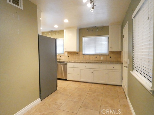 Detail Gallery Image 7 of 20 For 1202 N School, Santa Maria,  CA 93454 - 3 Beds | 2 Baths