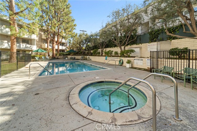 Detail Gallery Image 33 of 37 For 10650 Holman Ave #107,  Los Angeles,  CA 90024 - 2 Beds | 2 Baths