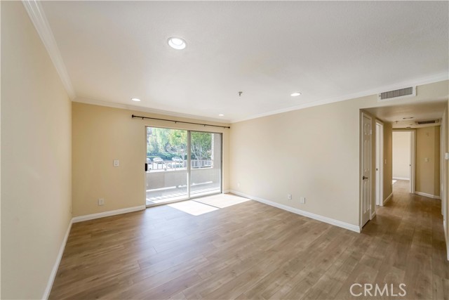 Detail Gallery Image 11 of 25 For 1020 La Terraza Cir #207,  Corona,  CA 92879 - 2 Beds | 2 Baths