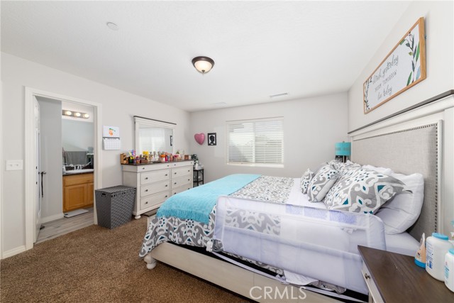 Detail Gallery Image 14 of 26 For 12400 Kiowa Rd, Apple Valley,  CA 92308 - 4 Beds | 2 Baths