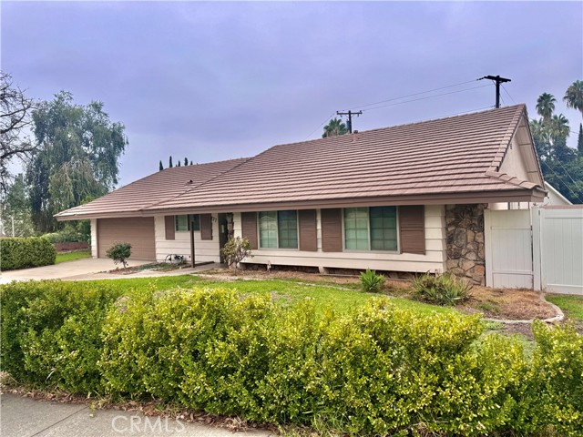 737 Navajo Dr, Riverside, CA 92507