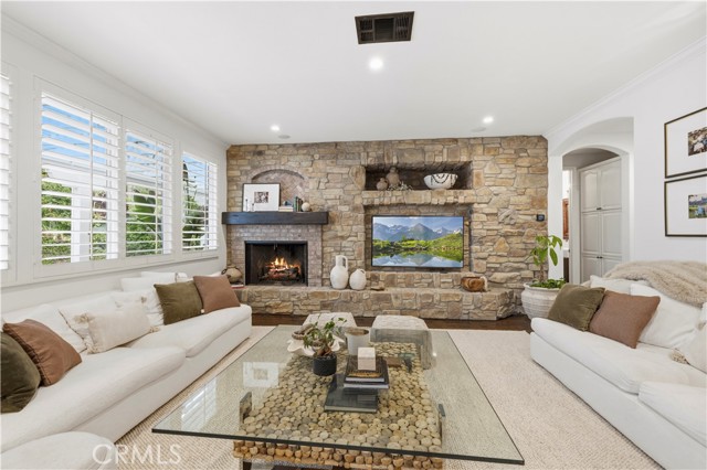 Detail Gallery Image 14 of 56 For 24987 Greensbrier Dr, Stevenson Ranch,  CA 91381 - 5 Beds | 4 Baths