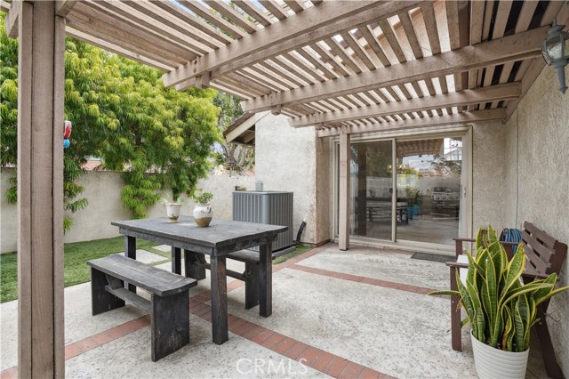 1027 W Rainbow Falls Way, Orange CA: https://media.crmls.org/medias/97420502-8434-4199-99f2-2a2809bd6511.jpg