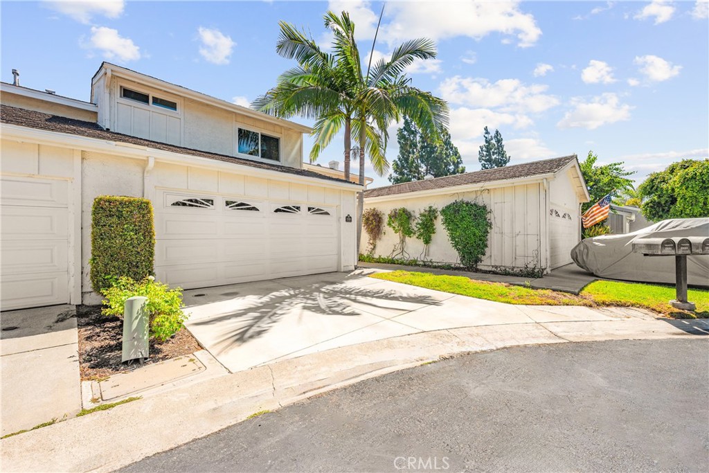 MLS #OC25236471 image #1