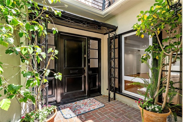 11053 Strathmore Drive, Westwood - Century City CA: https://media.crmls.org/medias/9742236b-c276-40ac-bc4d-21ae376572e4.jpg