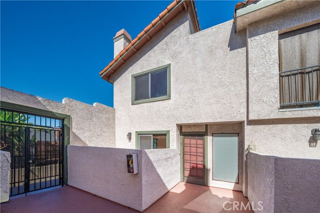 6101 Fulton Avenue, 9