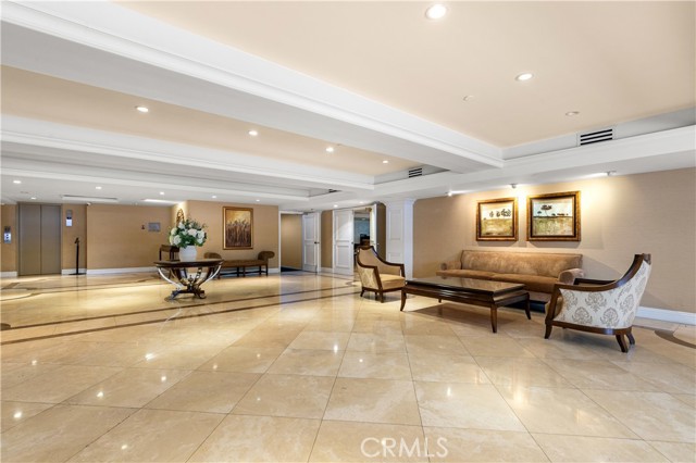 321 N Oakhurst Drive, Beverly Hills CA: https://media.crmls.org/medias/97431f0c-b2cd-4a46-b8dd-b6b7067e5b9d.jpg