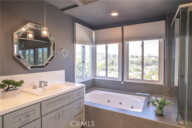 Detail Gallery Image 17 of 45 For 24825 Alexandra Ct, Calabasas,  CA 91302 - 5 Beds | 4/1 Baths
