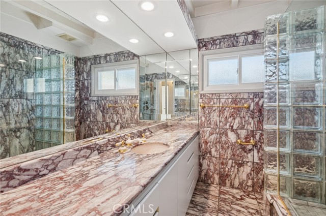 Detail Gallery Image 10 of 17 For 114 High Drive, Laguna Beach,  CA 92651 - – Beds | – Baths