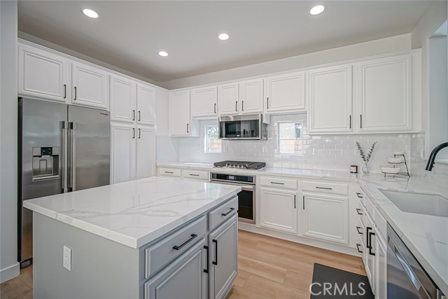 Detail Gallery Image 17 of 58 For 542 Arbor Ct, Simi Valley,  CA 93065 - 4 Beds | 2/1 Baths
