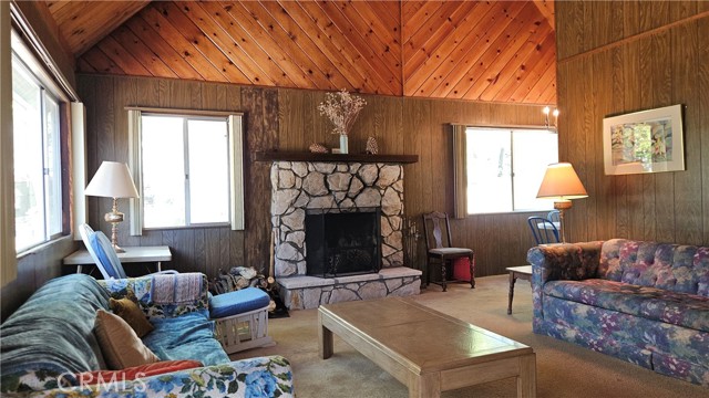 Detail Gallery Image 5 of 17 For 25 Manzanita, Running Springs,  CA 92382 - 2 Beds | 1 Baths