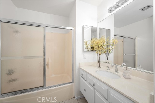 3721 Country Club Drive, Long Beach CA: https://media.crmls.org/medias/9747b23a-c136-4360-a78a-ff3505c4e06b.jpg