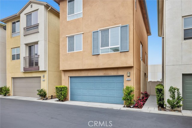 12039 Stanley Park Court, Hawthorne CA: https://media.crmls.org/medias/9747ca93-eff6-4da9-95ba-3758b7b2d203.jpg