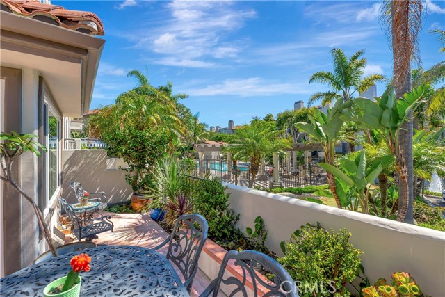 19325 Peachtree Lane, Huntington Beach CA: https://media.crmls.org/medias/9747e435-5c83-43fb-818e-261cfa1daf95.jpg