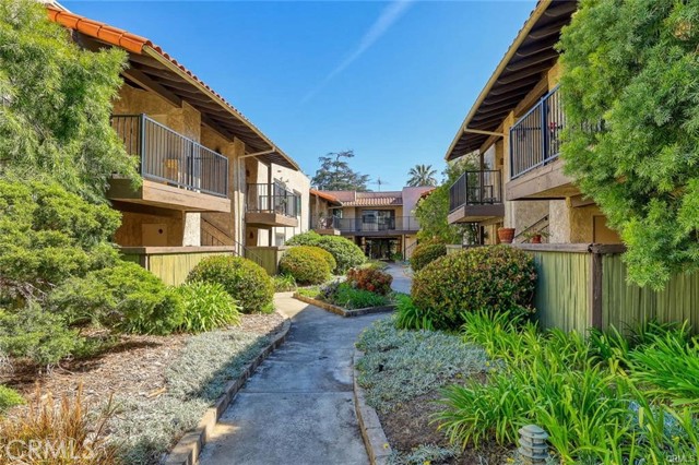 Detail Gallery Image 4 of 26 For 2473 Oswego St #17,  Pasadena,  CA 91107 - 2 Beds | 2 Baths